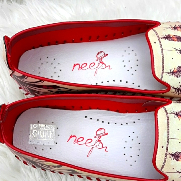 EUC NEEFS SLIP ON SHOES - Picture 5 of 9